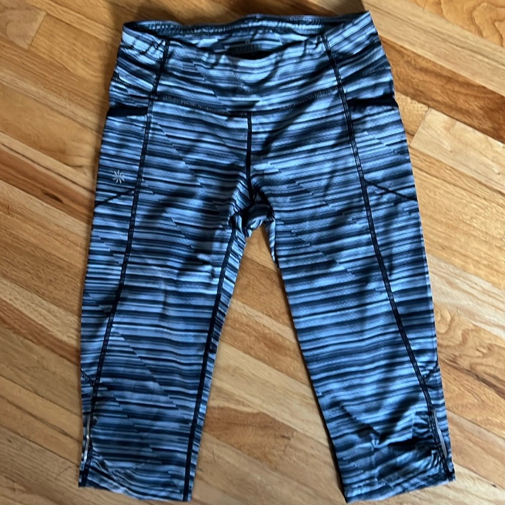 Athleta size S cropped leggings